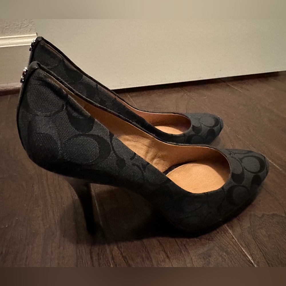 Coach signature platform pump